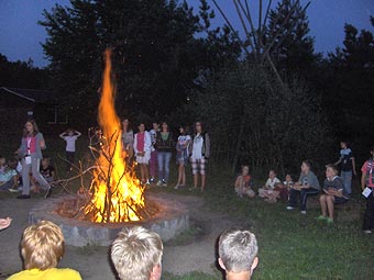 am Lagerfeuer